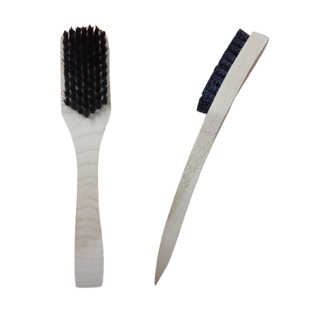 CEPILLO DE MADERA CON CERDAS NEGRAS CORTAS DE NYLON